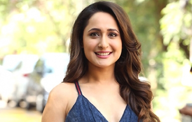 Pragya-Jaiswal-Latest-Pics-11