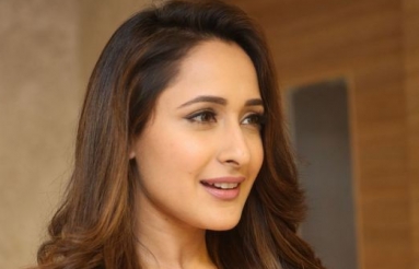 Pragya-Jaiswal-latest-Photos-05