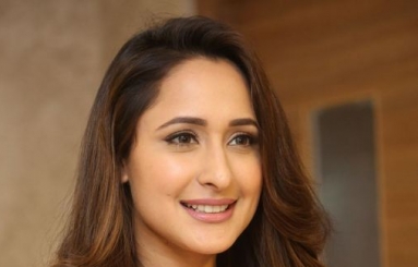 Pragya-Jaiswal-latest-Photos-06