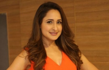 Pragya-Jaiswal-latest-Photos-07