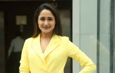 Pragya-Jaiswal-new-Photos-03