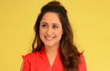 Pragya-jaiswal-Latest-Photos-07