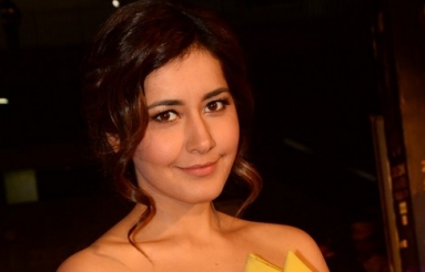 Raashi-Khanna-At-Zee-Cine-Awards-2018-Stills-02