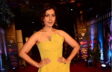 Raashi-Khanna-At-Zee-Cine-Awards-2018-Stills-04