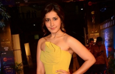 Raashi-Khanna-At-Zee-Cine-Awards-2018-Stills-07