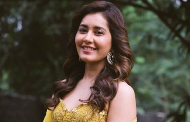 Rashi-Khanna-New-Pics-07