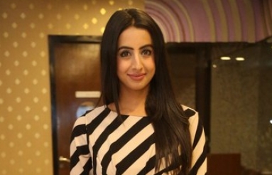 Sanjjanaa-Galrani-Latest-Pics-04