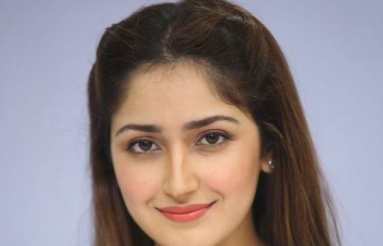 Sayesha-Saigal-New-Photos-02