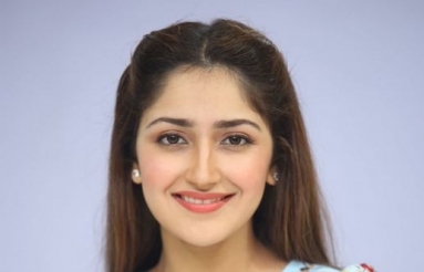 Sayesha-Saigal-New-Photos-03