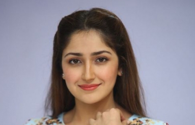 Sayesha-Saigal-New-Photos-08