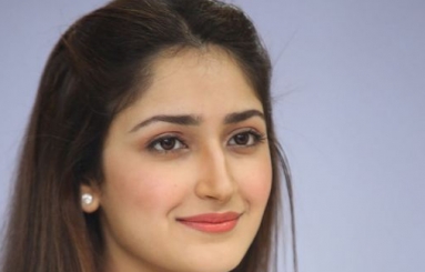 Sayesha-Saigal-New-Photos-09