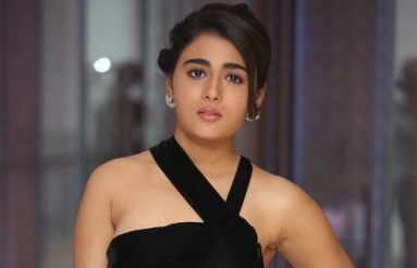 Shalini-Pandey-New-Stills-03