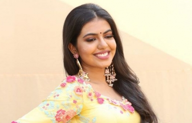 Shivani-Rajashekar-Latest-Stills-08