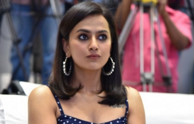 Shraddha-Srinath-New-Stills-08