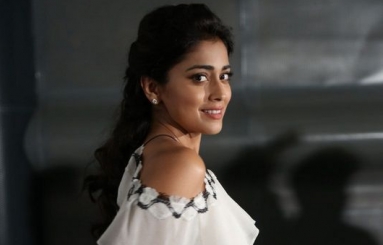 Shriya-Saran-Stills-06