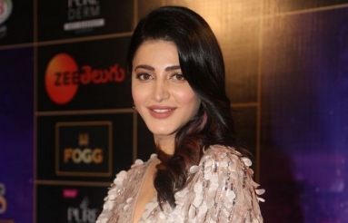 Shruti-Haasan-at-Zee-Apsara-Awards-Photos-09