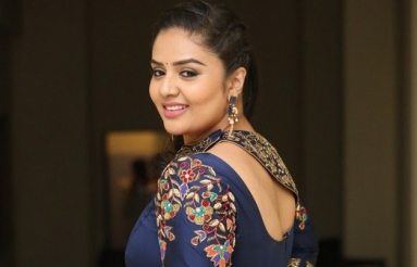 Sreemukhi-New-Photos-03