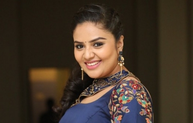 Sreemukhi-New-Photos-04