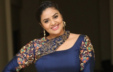 Sreemukhi-New-Photos-06