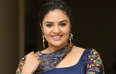 Sreemukhi-New-Photos-09