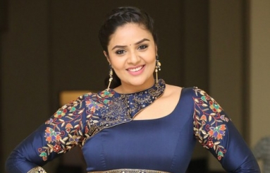 Sreemukhi-New-Photos-10