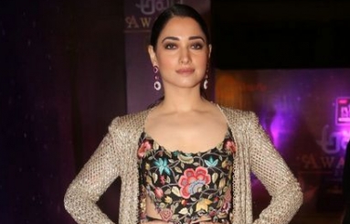 Tamannaah-at-Zee-Apsara-Awards-02