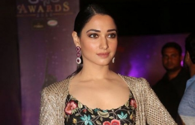 Tamannaah-at-Zee-Apsara-Awards-03