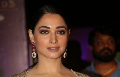 Tamannaah-at-Zee-Apsara-Awards-05