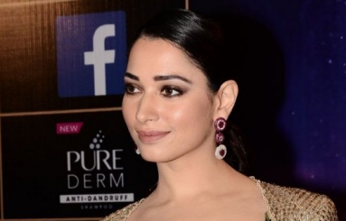 Tamannaah-at-Zee-Apsara-Awards-07