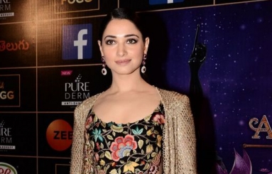 Tamannaah-at-Zee-Apsara-Awards-08