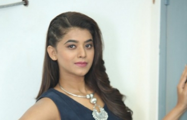 Yamini-Bhaskar-New-Photos-07