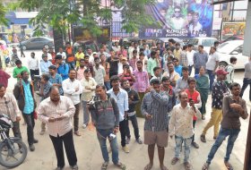 Bhagyanagara-Veedhullo-Gammathu-Team-at-Sandhya-Theater-07