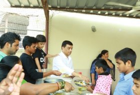 Dil-Raju-Celebrates-His-Birthday-With-Kids-At-Ashray-Akruti-05