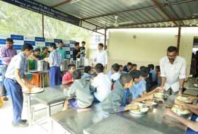 Dil-Raju-Celebrates-His-Birthday-With-Kids-At-Ashray-Akruti-06