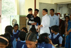 Dil-Raju-Celebrates-His-Birthday-With-Kids-At-Ashray-Akruti-08