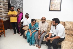 Manchu-Manoj-Meets-Disha-Family-04