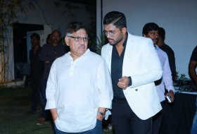 Allu-Aravind-Felicitation-To-Mahanati-Team-05