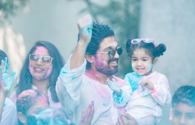 Allu-Arjun-Celebrates-Holi-With-His-Family-01