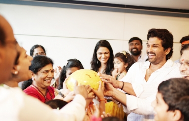 Allu-Arjun-Family-Celebrate-Ganesh-Visarjan-01