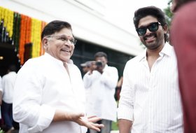 Allu-Arjun-Family-Celebrate-Ganesh-Visarjan-02