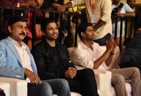 Allu-Arjun-Felicitated-At-IKYA-FIESTA-04