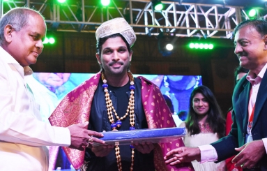 Allu-Arjun-Felicitated-At-IKYA-FIESTA-07