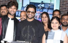 Allu-Arjun-Threw-A-Lavish-Party-For-Team-Taxiwala-01