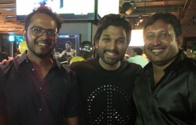 Allu-Arjun-Threw-A-Lavish-Party-For-Team-Taxiwala-02