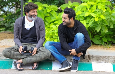 Aravindha-Sametha-Working-Stills-01