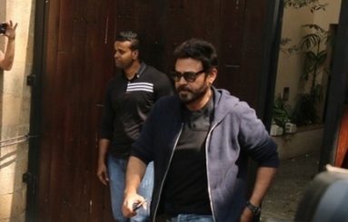 Celebrities-At-Anil-Kapoor-House-05