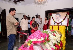 Celebrities-Pay-Homage-To-Nandamuri-Harikrishna-Photos-03