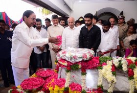 Celebrities-Pay-Homage-To-Nandamuri-Harikrishna-Photos-04