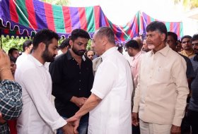 Celebrities-Pay-Homage-To-Nandamuri-Harikrishna-Photos-09