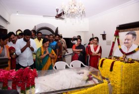 Celebrities-Pay-Homage-To-Nandamuri-Harikrishna-Photos-11